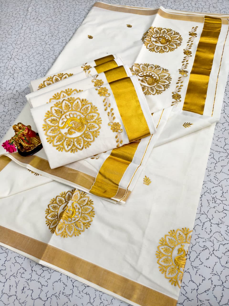 πͺ Kerala Kasavu Saree with Golden Peacock Embroidery