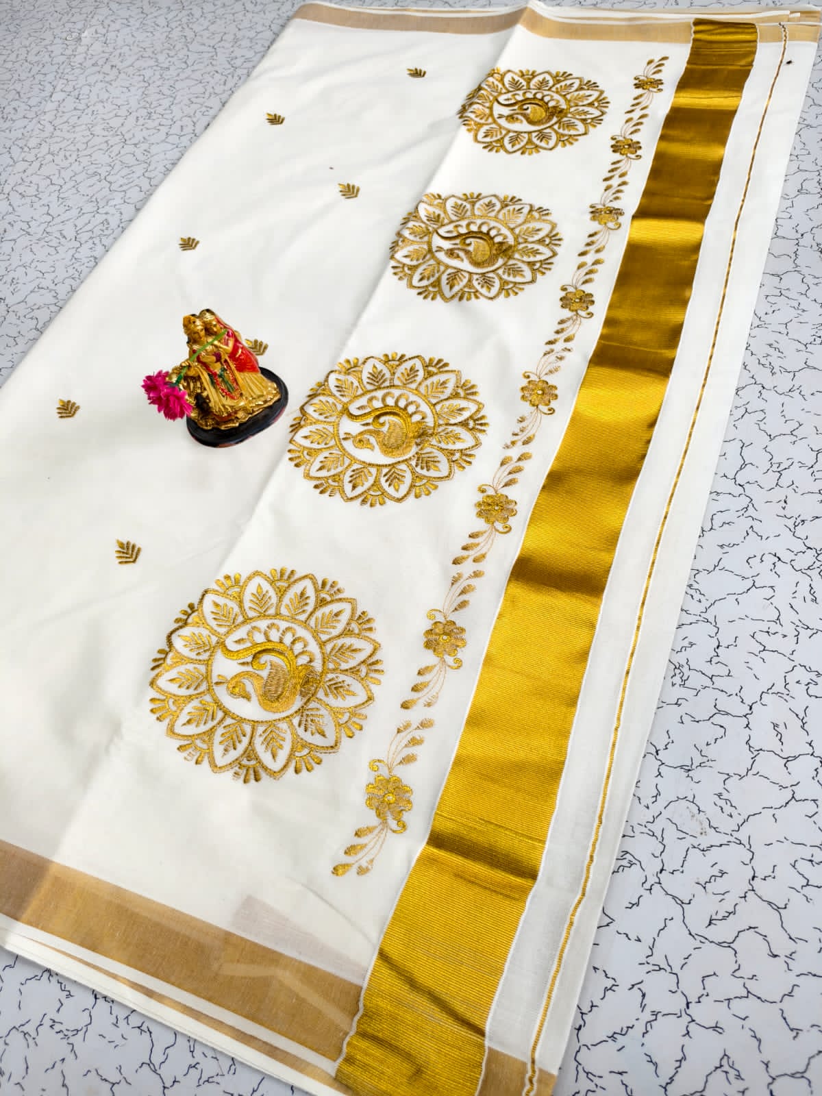 πͺ Kerala Kasavu Saree with Golden Peacock Embroidery